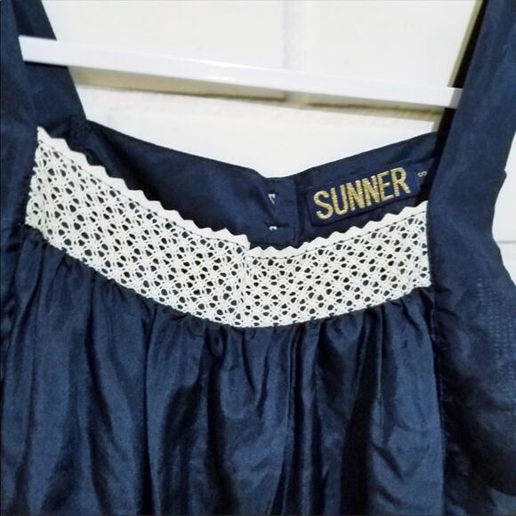 Revolve Sunner 100% Silk Navy Sleeveless Blouse - Picture 2 of 6